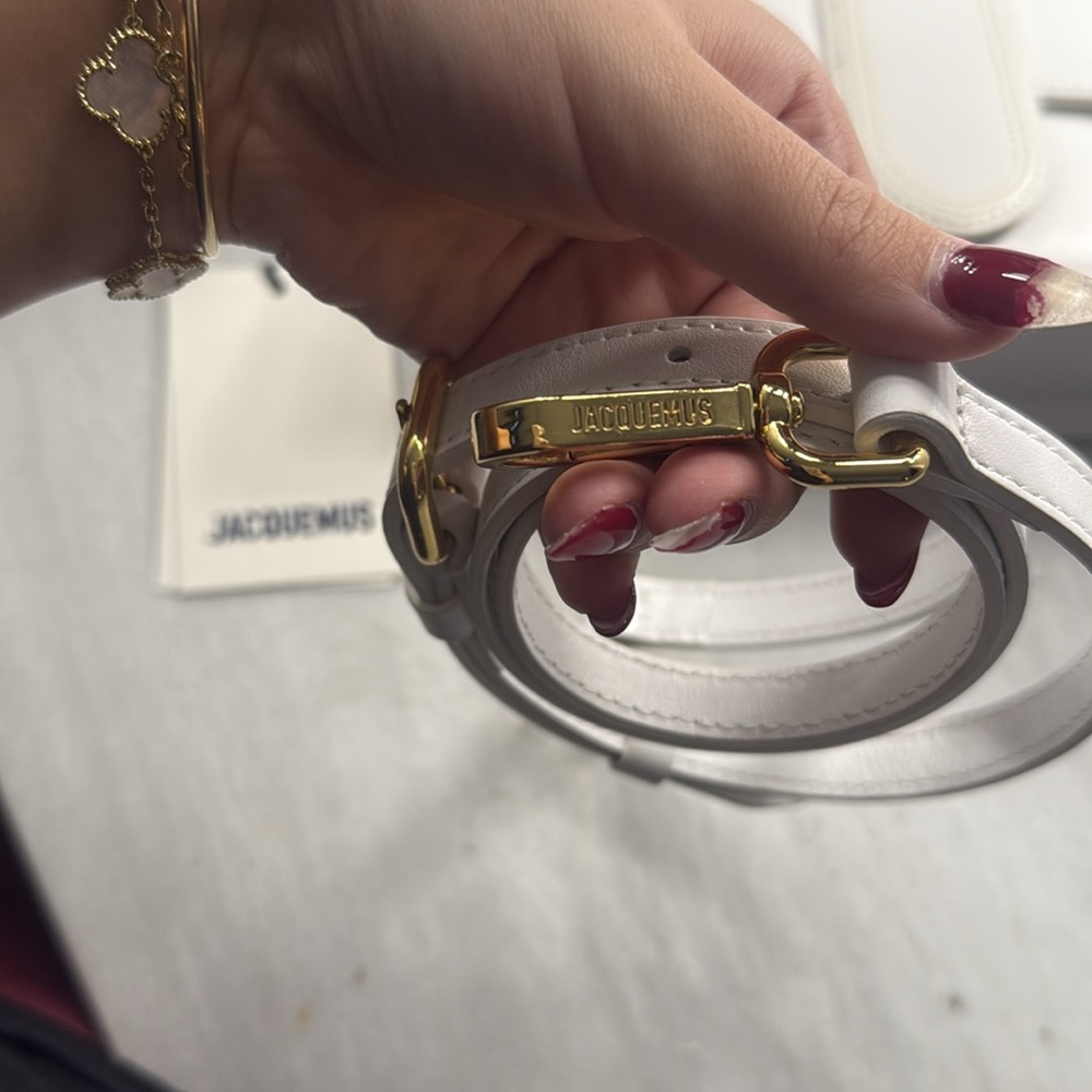 Jacquemus Chic White Bag with Gold Detail - Picture 15 of 16